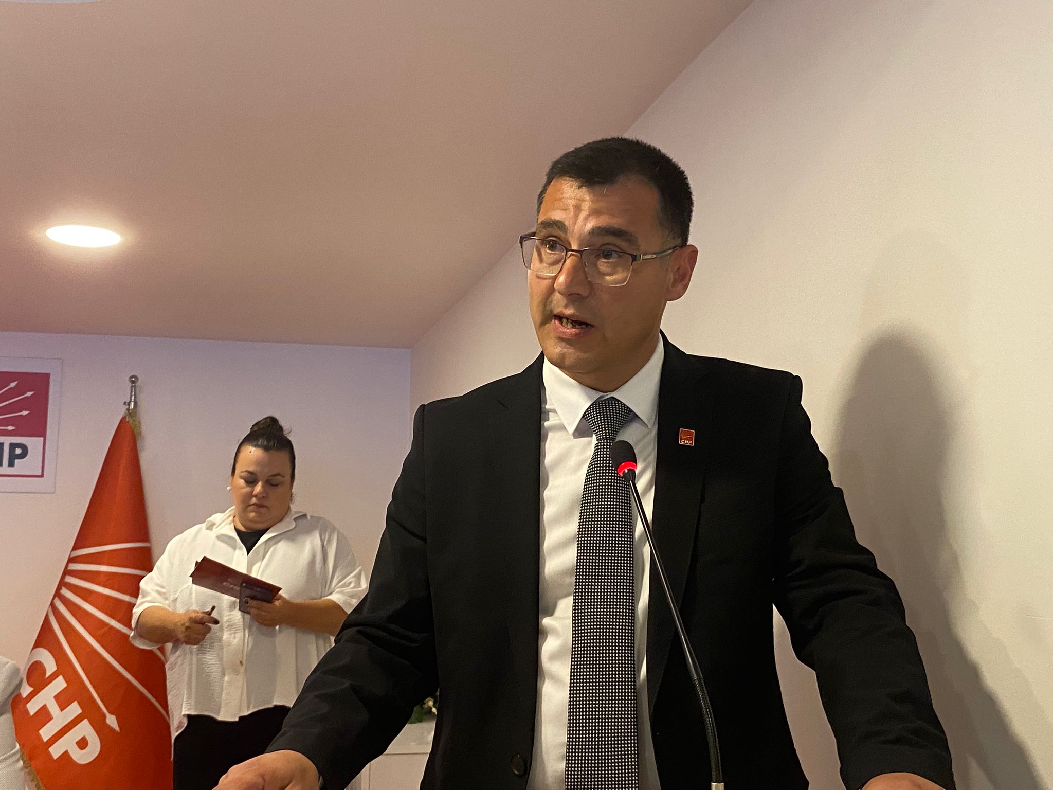 Cumhuriyet Halk Partisi (CHP) Edirne Merkez İlçe Danışma Kurulu Toplantısı, partinin her kademesinden yoğun katılımla gerçekleştirildi.